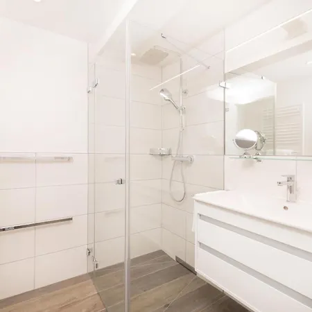 Apartmán Prora - Helles 2 Schlafzimmer Apartment Mit Meerblick, Grill, Gemeinschaftssauna, E-Ladesaeule Und Strandkorb Am Strand - Duenenblick