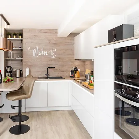 Apartmán Prora - Helles 2 Schlafzimmer Apartment Mit Meerblick, Grill, Gemeinschaftssauna, E-Ladesaeule Und Strandkorb Am Strand - Duenenblick Binz