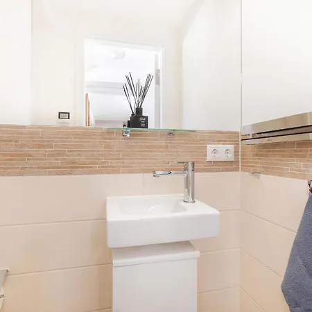 Prora - Helles 2 Schlafzimmer Apartment Mit Meerblick, Grill, Gemeinschaftssauna, E-Ladesaeule Und Strandkorb Am Strand - Duenenblick Apartmán *